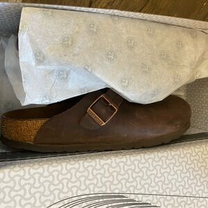 Birkenstock Habana oiled leather Boston Clogs. Used in good condition.